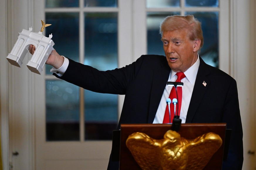 President Donald Trump addresses a dinner for donors who have contributed to build the new ballroom at the White House, Wednesday, Oct. 15, 2025, in Washington. (AP Photo/John McDonnell)
Donald Trump