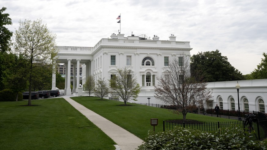 epa08392214 The White House is seen in Washington, DC, USA, 29 April 2020. EPA/Stefani Reynolds / POOL