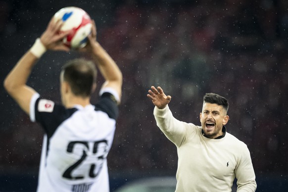 Trainer Dennis Hediger (FCZ), rechts, im Fussball Meisterschaftsspiel der Swiss Super League zwischen Zuerich, FCZ, und dem FC Lausanne-Sport, LS, am Samstag, 1. November 2025 im Stadion Letzigrund in ...