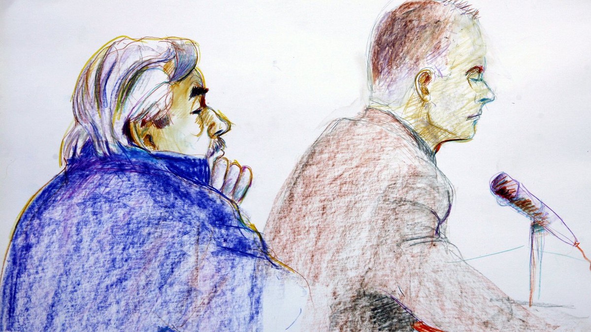 ZEICHNUNG --- Der mehrfache Kindermoerder Werner Ferrari, links, und sein Verteidiger Patrick Schaerz vor dem Bezirksgericht Baden im Ratshaus in Wettingen (AG) am Dienstag, 10. April 2007. Das Beziks ...