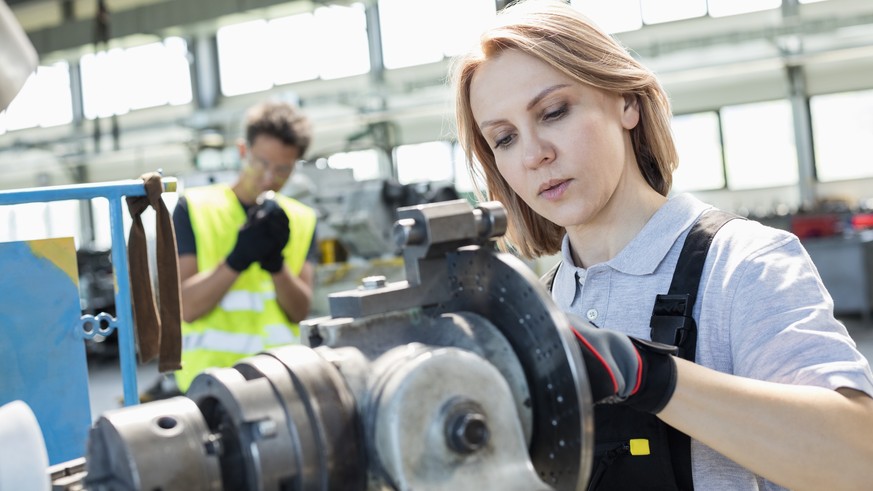 Angestellte Industrie (Bild: Shutterstock)