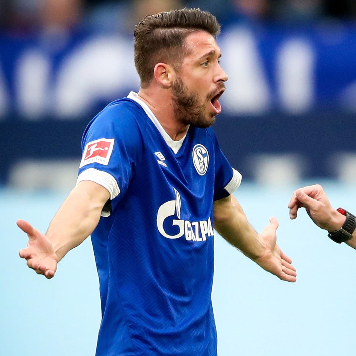 epa07442467 Schalke's Mark Uth (L) argues with referee Guido Winkmann (R) during the German Bundesliga soccer match between FC Schalke 04 and RB Leipzig in Gelsenkirchen, Germany, 16 March 2019.  ...