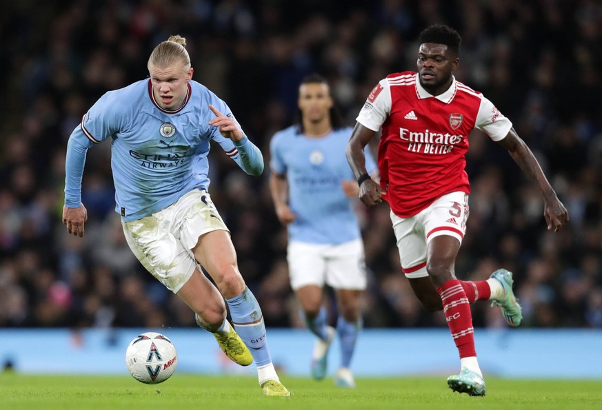 27th January 2023 Etihad Stadium, Manchester , England FA Cup Football, Manchester City versus Arsenal Erling Haaland of Manchester City breaks away from Thomas Partey of Arsenal PUBLICATIONxNOTxINxUK ...