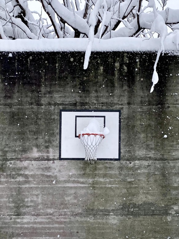 tel: 
email: 
Snow Dunk ❄️🏀

Von: