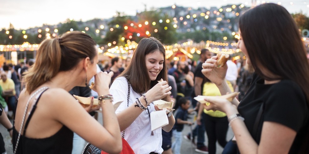 Wer kulinarisch aufgeschlossen ist, kann am Streetfood Festival verschiedene Speisen aus aller Welt probieren. (Archivbild)