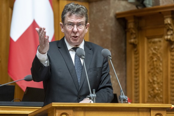 Bundesrat Albert Roesti spricht im Nationalrat an der Wintersession der Eidgenoessischen Raete, am Mittwoch, 17. Dezember 2025, in Bern. (KEYSTONE/Peter Schneider)
