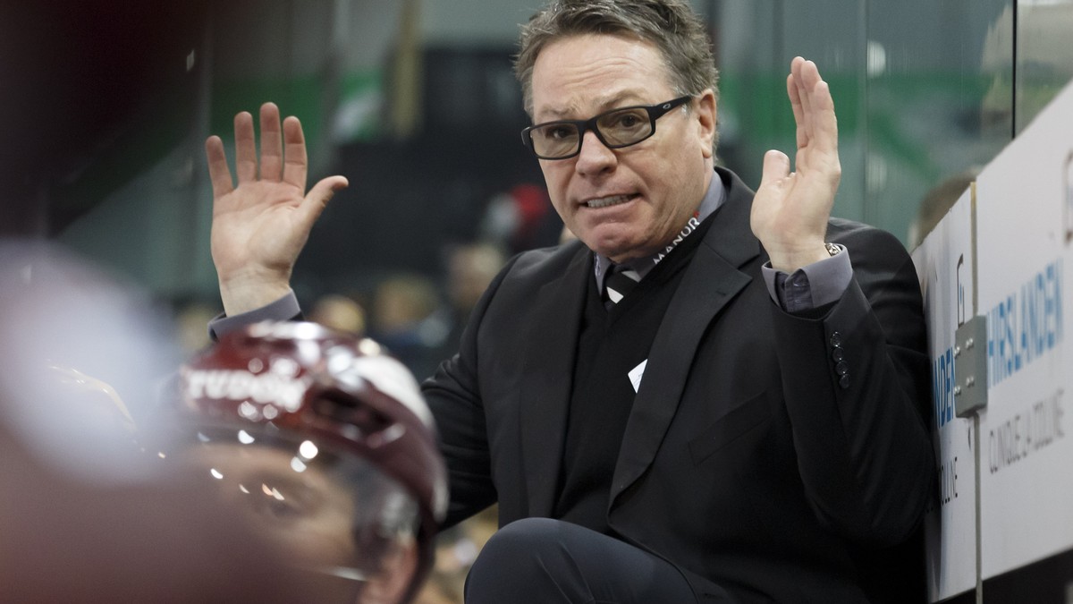 Geneve-Servette's Head coach Chris McSorley gestures, during a National League regular season game of the Swiss Championship between Geneve-Servette HC and HC Davos, at the ice stadium Les Vernet ...