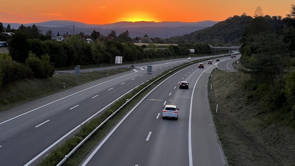 Zu wenig Verkehr für eine Autobahn: Der Zürcher Kantonsrat hat am Montag, 29. Juni 2026, die kantonale Autobahn A50 vom neu ausgebauten Kreisel Chrüzstrasse Richtung Glattfelden zu einer Hauptstrasse  ...