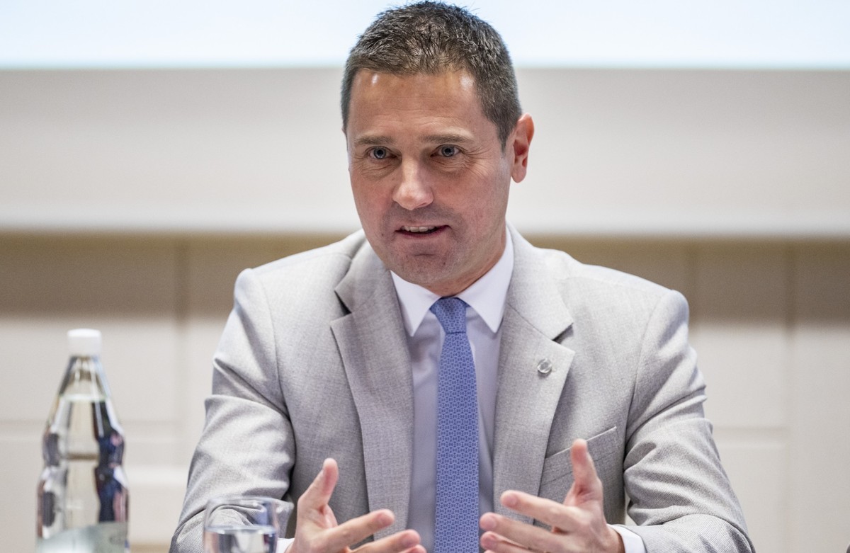 Der Schwyzer Regierungsrat Andre Rueegsegger anlaesslich des traditionellen Mediengespraechs des Regierungsrats des Kanton Schwyz vom Dienstagg, 23. Januar 2024 in Einsiedeln.(KEYSTONE/Urs Flueeler)