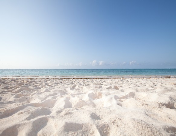 soft white sand patterns and blue sky on hawaii beach