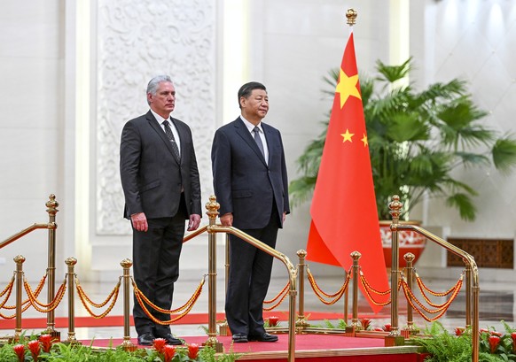 epa10327207 Chinese President Xi Jinping holds a ceremony to welcome Cuban President Miguel Diaz-Canel (L) prior to their talks at the Great Hall of the People in Beijing, China, 25 November 2022. EPA ...