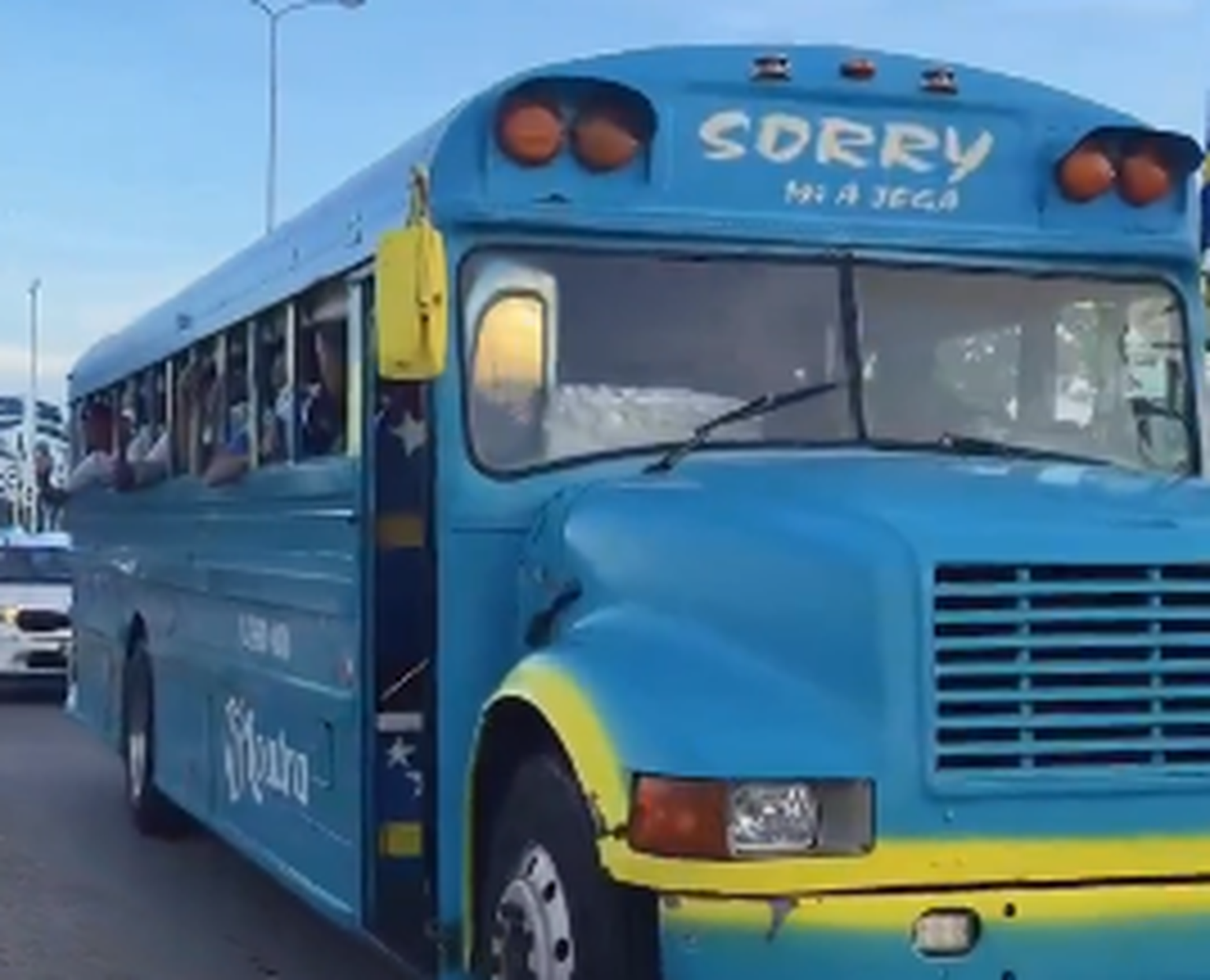 Wie viel Vibe soll ein Teambus haben? Curacao sagt: JAAAA ??