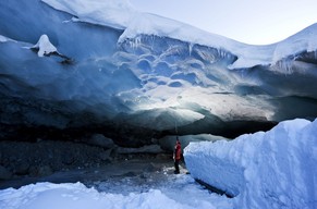 Besucher beim Morteratschgletscher.