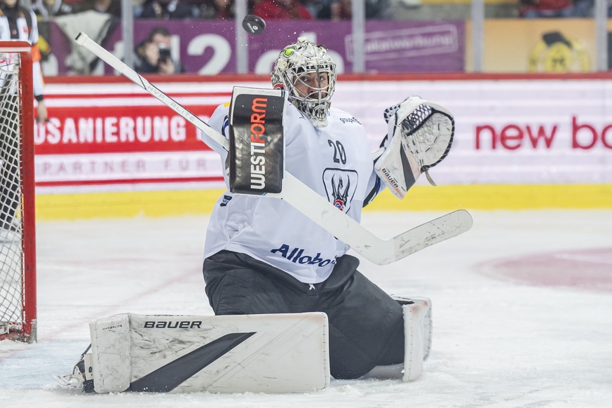 Torhueter Reto Berra (HCFG) im siebten Eishockey Playoff Viertelfinalspiel der National League zwischen dem SC Bern dem HC Fribourg-Gotteron, am Mittwoch, 26. Maerz 2025 in der PostFinance Arena in Be ...