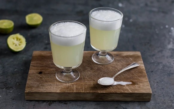 Terrasse-Schmerrasse! Hauptsache Frühlingsapéro – mit diesen 11 Cocktails\nWie wär&#039;s mit einem Pisco Sour?
Zutaten:
60 ml Pisco
30 ml Limettensaft
20 ml Zuckersirup
½ Stk. Eiweiß
3 Spr. Amargo Ch ...