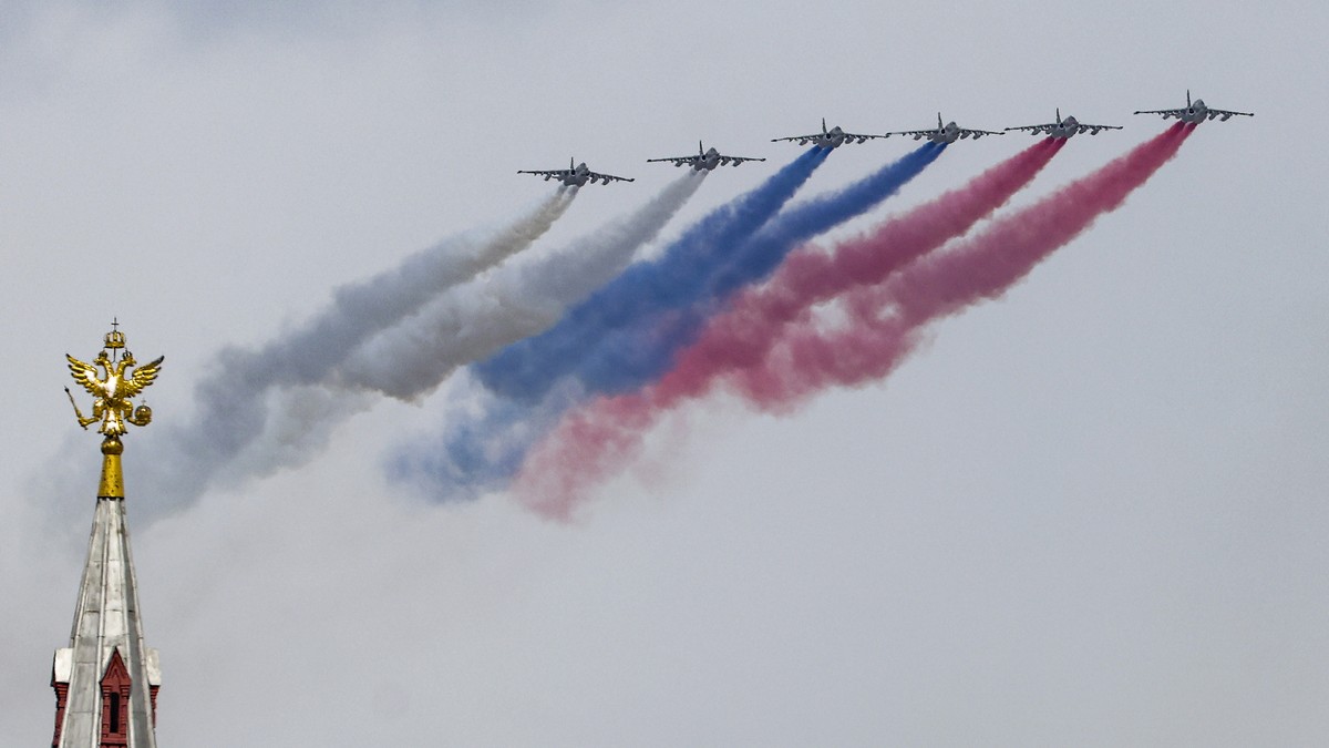 epa11328404 Russian Sukhoi Su-25 close air support jets fly over the Red Square during a Victory Day military parade in Moscow, Russia, 09 May 2024. Russia marks the 79th anniversary of the victory in ...