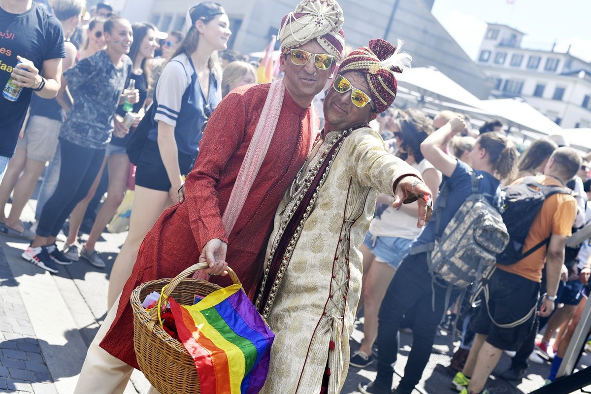Participants of the Zurich Pride Parade, in Zurich, Switzerland, Saturday, June 10, 2017. 2015(KEYSTONE/Walter Bieri)