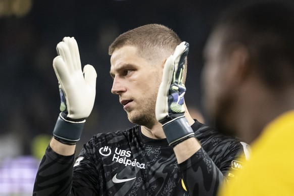 Torhueter David von Ballmoos (YB) klatscht in die Haende nach dem Fussball Meisterschaftsspiel der Swiss Super League zwischen dem BSC Young Boys, YB, und dem FC Luzern, FCL, vom Samstag, 19. Oktober  ...