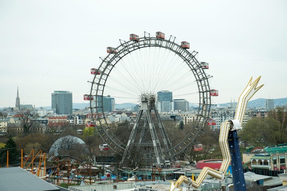 epa05239671 Vienna Giant Wheel is seen with the Stephansdom in the backround at Vienna&#039;s Prater in Vienna, Austria, on 30 March 2016. The Prater is one of the world&#039;s oldest amusement parks  ...