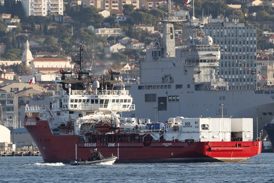 epa10299297 The Ocean Viking rescue ship, operated by French maritime-humanitarian organization SOS Mediterranee, enters the harbor in Toulon, France, 11 November 2022. SOS Mediterranee on 10 November ...