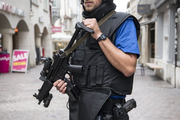 epa06106691 Armed police in the old town of Schaffhausen as officers search for an unidentified man, following an attack in Schaffhausen, Switzerland, 24 July 2017. According to the police at least fi ...