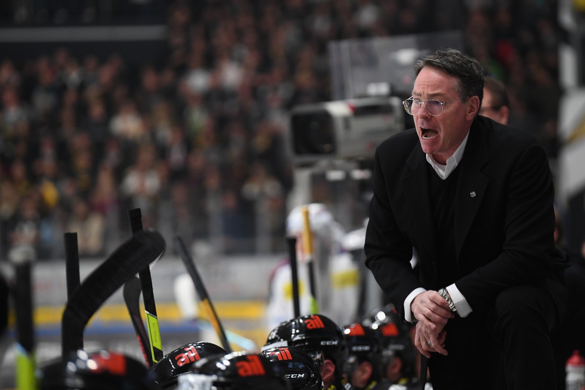 Lugano's Head Coach Chris McSorley, during the preliminary round game of National League A (NLA) Swiss Championship 2020/21 between HC Lugano against HC Ambri Piotta, at the Corn�r Arena in Lugan ...