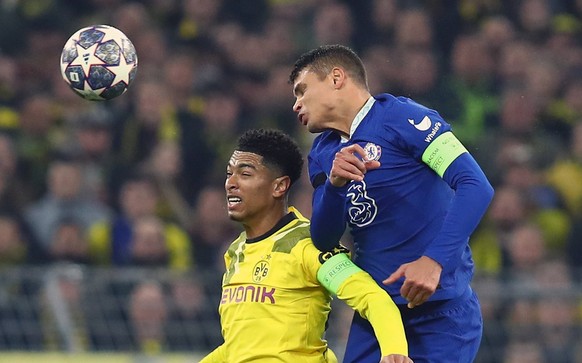 15.02.2023, xtgx, Fussball UEFA Champions League 1/8 Finale, Borussia Dortmund - FC Chelsea London emspor, v.l. Jude Bellingham Borussia Dortmund, Thiago Silva FC Chelsea London DFL/DFB REGULATIONS PR ...