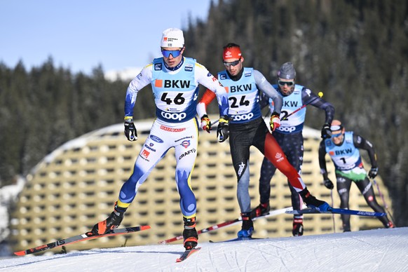 Eric Rosjoe of Sweden, left, in action during the men&#039;s 20km free style competition at the Davos Nordic FIS Cross Country World Cup in Davos, Switzerland, on Sunday, December 18, 2022. (KEYSTONE/ ...