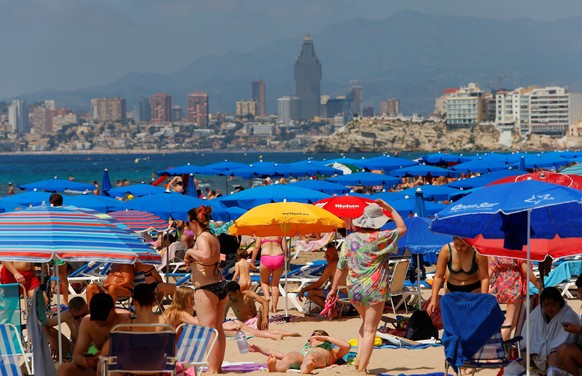 epa09305411 Tourists and locals enjoy a warm day in Benidorm, Alicante, eastern Spain, 27 June 2021. Limited areas to guarantee safe distance have been removed on 27 June in all beaches around the reg ...