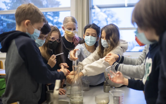 Das soll in Zukunft nur noch vorkommen, wenn die Eltern Ja sagen: Maskenpflicht wie hier Anfang 2021 an der Zürcher Schule Fluntern.