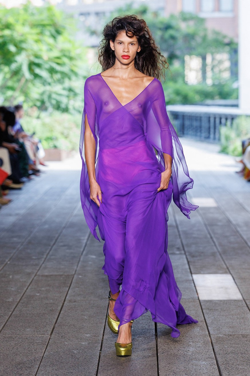Diane von Furstenberg Spring/Summer 2027 Ready-to-Wear Collection fashion show during New York Fashion Week NYFW on September 10, 2026. Diane von Furstenberg Spring/Summer 2027 Ready-to-Wear Collectio ...