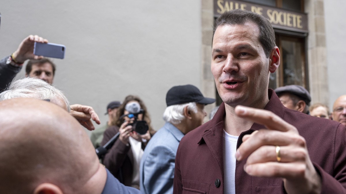 Le candidat au Conseil d'Etat, Pierre Maudet, Libertes et Justice sociale, arrive, lors du second tour de l'election du Conseil d'Etat genevois, ce dimanche 30 avril 2023 a l'Hotel ...