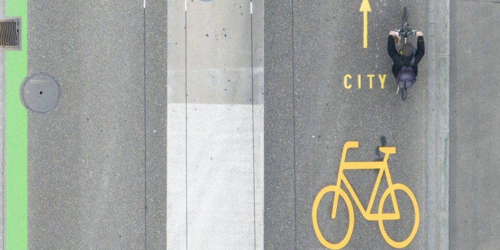 Bereits vor der offiziellen Eröffnung am Donnerstag sorgt die Velovorzugsroute an der Baslerstrasse für Ärger. Autos fahren reihenweise falsch in die Einbahnstrasse, die Beschilderung der neuen Wege s ...