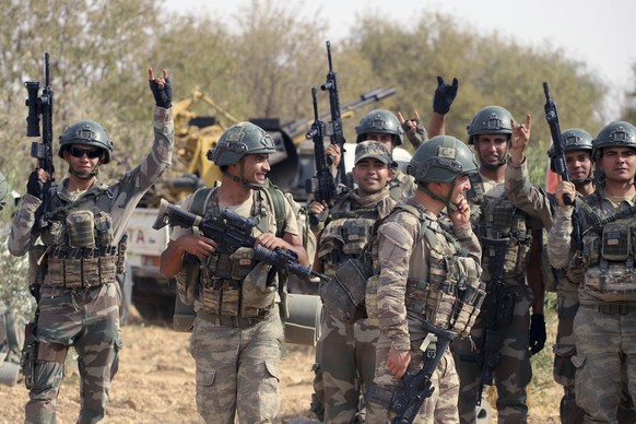 Türkische Soldaten in der Region um Manbij.