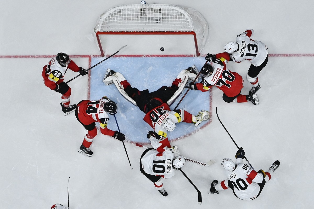 epa11336159 Switzerland's Roman Josi (R) scores against Austria's goalkeeper David Kickert during the IIHF Ice Hockey World Championship 2024 group A preliminary round match between Austria  ...