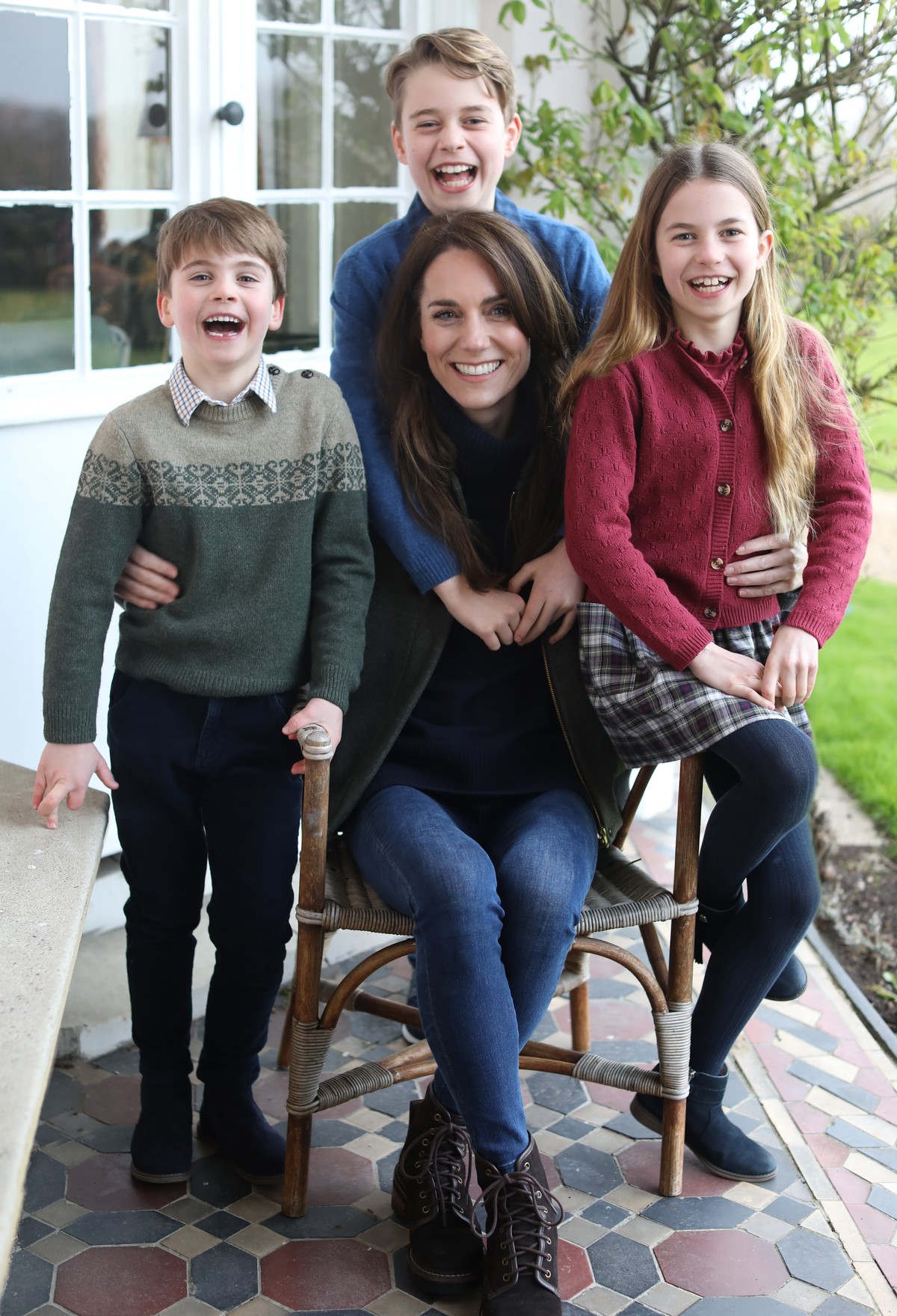 epa11210591 An undated handout photo made available by Kensington Palace shows Catherine, Princess of Wales (C) posing with her children (L-R) Prince Louis, Prince George and Princess Charlotte in Win ...