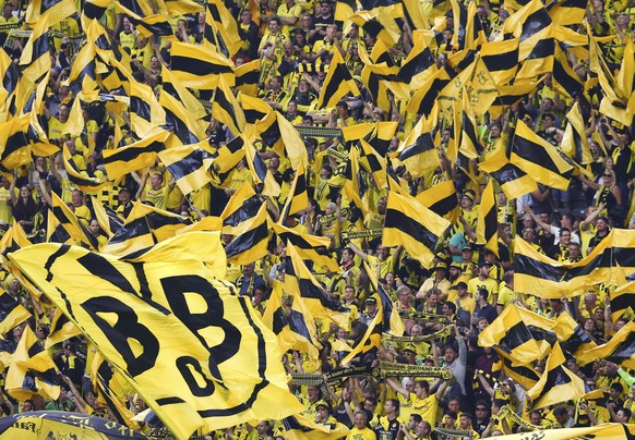 Football Soccer - Bayern Munich v Borussia Dortmund - German Cup (DFB Pokal) Final - Olympiastadion, Berlin, Germany - 21/05/16. Borussia Dortmund&#039;s supporters cheer before match. REUTERS/Michael ...