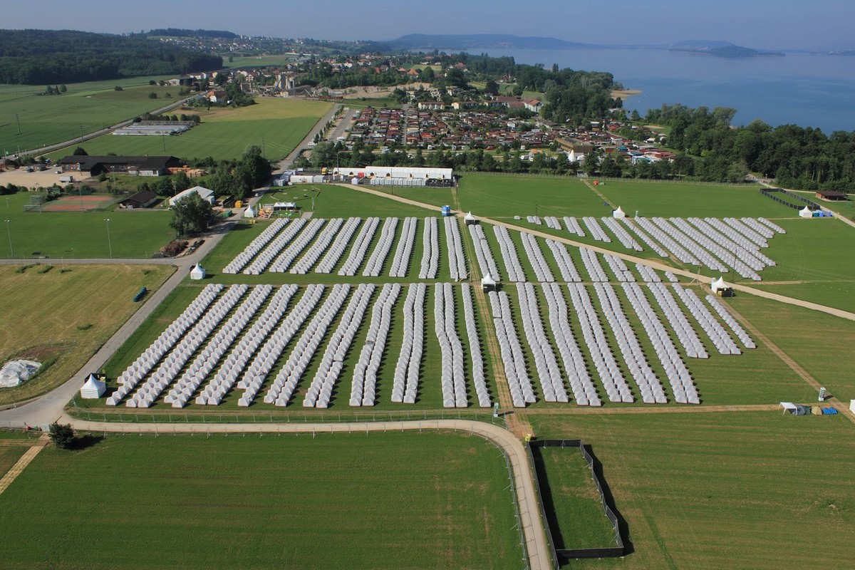 Luftaufnahmen des &amp;quot;WENGER BASE CAMPS&amp;quot; am 13. Juni 2013 am Eidgenoessischen Turnfest in Biel. Das WENGER Unternehmen wurde 1893 im Kanton Jura gegruendet und feiert in diesem Jahr sei ...