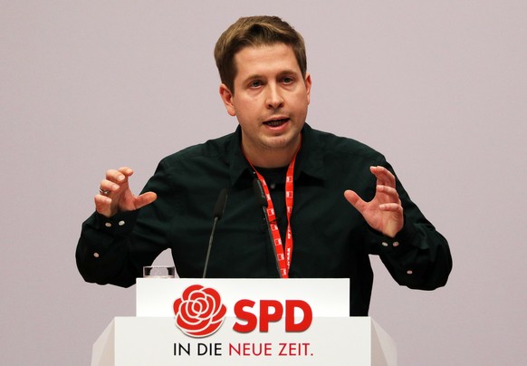 epa08049350 The Social Democratic Party (SPD) youth organization Jusos leader Kevin Kuehnert speaks during the Social Democratic Party (SPD) Party Convention at CityCube in Berlin, Germany, 06 Decembe ...