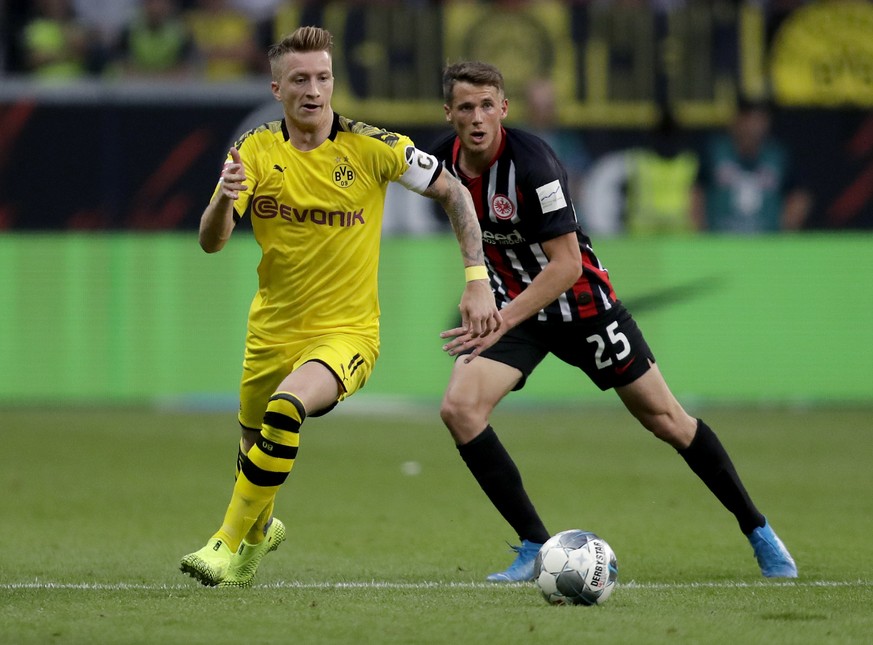 Dortmund&#039;s Marco Reus, left, and Frankfurt&#039;s Erik Durm, right, challenge for the ball during the Bundesliga soccer match between Eintracht Frankfurt and Borussia Dortmund in the Commerzbank  ...