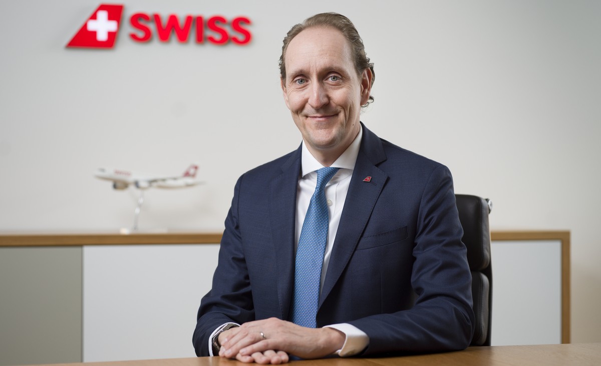 ARCHIV - ZUM ERGEBNIS 2020 DER SWISS STELLEN WIR IHNEN FOLGENDES BILDMATERIAL ZUR VERFUEGUNG - Dieter Vranckx, CEO der Fluggesellschaft SWISS, portaitiert am 1. Februar 2021 am Hauptsitz der Swiss in  ...