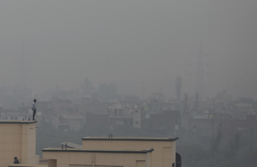 Neu Delhi im tiefen Smog-Nebel