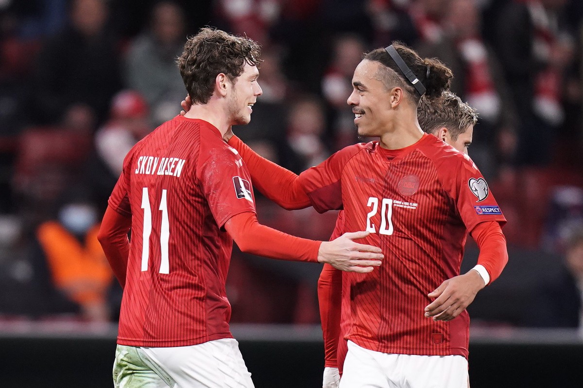 epa09579338 Denmark's Andreas Skov Olsen (11) celebrates scoring the 1-0 and is congratulated by Yussuf Poulsen (20) during the FIFA World Cup 2022 qualifier between Denmark - Faroe Islands in Co ...