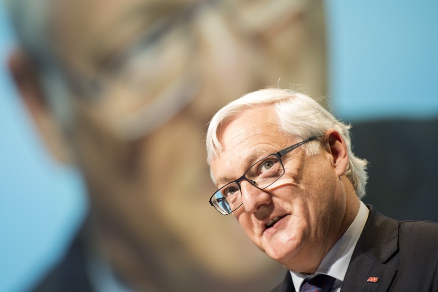 Der neu gewaehlte Verwaltungsratspraesident Peter Voser spricht an der Generalversammlung der Asea Brown Boveri (ABB) ueber das Geschaeftsjahr 2014, am Mittwoch, 30. April 2015, in der Messe Zuerich.  ...