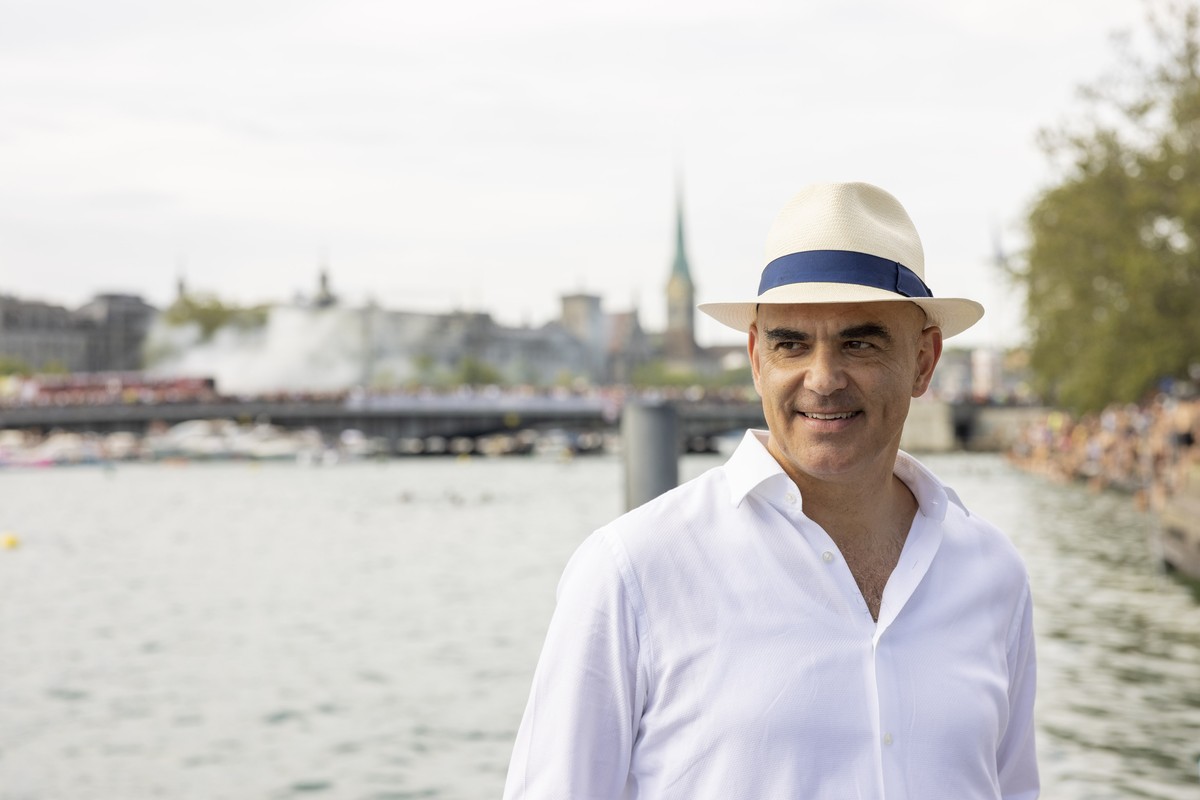 Alain Berset, Federal Councillor and President of the Swiss Confederation, during the 30th Street Parade in the city center of Zurich, Switzerland, Saturday, August 12, 2023. The annual dance music ev ...
