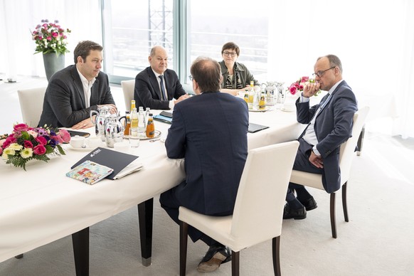 epa11941900 A handout photo made available by the German Government&#039;s press office (BPA) shows (L-R) leader of the Social Democratic Party (SPD) in the Bundestag Lars Klingbeil, German Chancellor ...