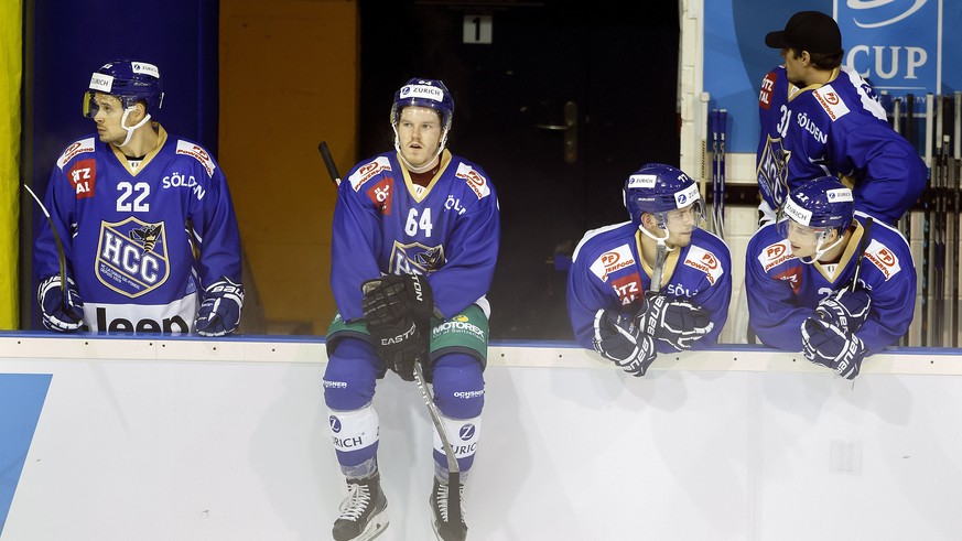 La Chaux-de-Fonds&#039; players defender Raphael Erb, let, defender Daniel Eigenmann, 2nd left, defender Robin Vuilleumier, 2nd right, defender Thomas Hofmann, right, and goaltender Remo Giovannini, b ...