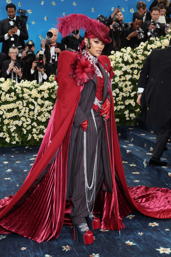 epa12076106 Teyana Taylor poses on the red carpet for the 2025 Met Gala, the annual benefit for the Metropolitan Museum of Art&#039;s Costume Institute, in New York, New York, USA, 05 May 2025. The ev ...