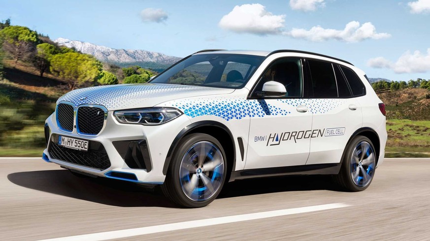 Neuheit bei BMW: Der iX5 Hydrogen fährt mit Wasserstoff. 2025 sollen weitere Modelle mit diesem Antrieb folgen.