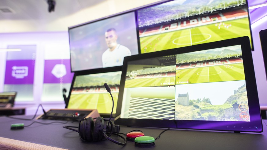 Blick in die Raeumlichkeiten anlaesslich der Praesentation zur diesjaehrigen Einfuehrung des Video Assistant Referee, VAR, in der Raffeisen Super League, aufgenommen am Mittwoch, 17. Juli 2019 in Volk ...